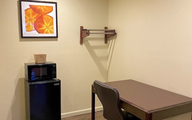 Whistling Pines - Daily & Extended Stay, Elizabeth City