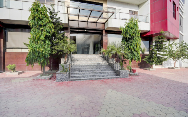 Super Townhouse Lalghati Near Airport