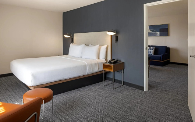 Courtyard by Marriott Baldwin Park