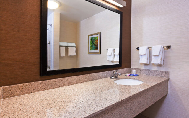 Fairfield Inn & Suites by Marriott Rogers