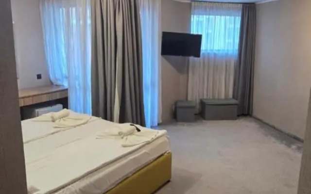 White House Family Hotel