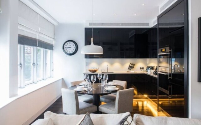 Exclusive 2 Bed in Mayfair with Private Terrace