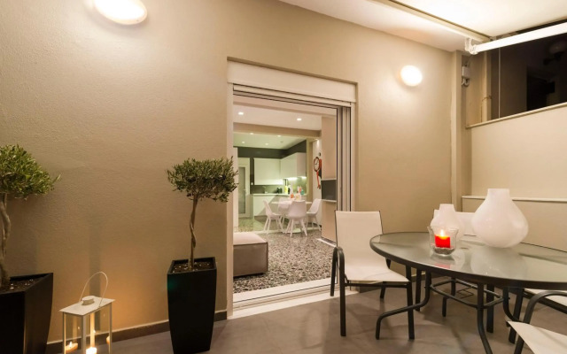 Ma Maison Nο 1, Penthouse, Acropolis and Lycabettus view, 15' to Acropolis by metro, 1' from Metro Station