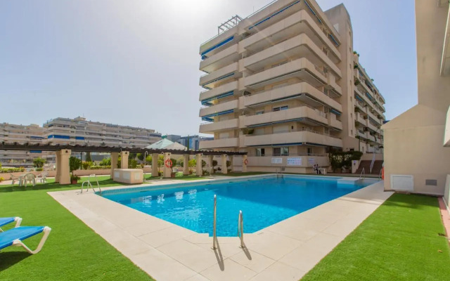 Trendy Apt. Puerto Banús (Free Parking & Pool) - RDR208