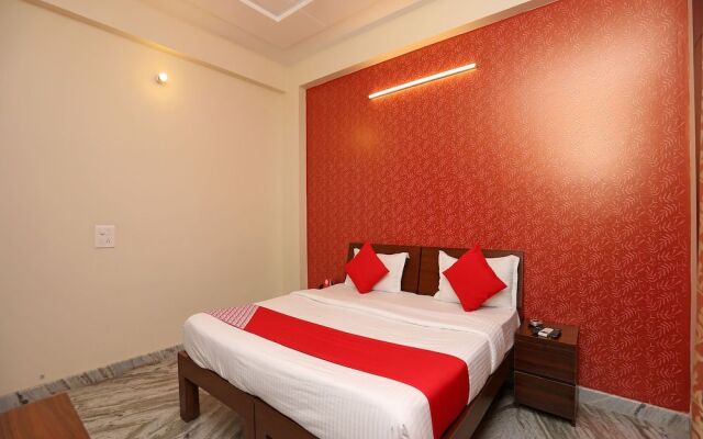 OYO 22094 Hi Star Rooms
