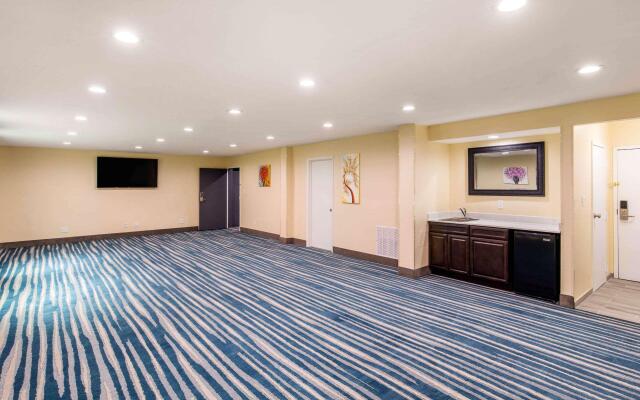 Quality Inn & Suites Plano East - Richardson