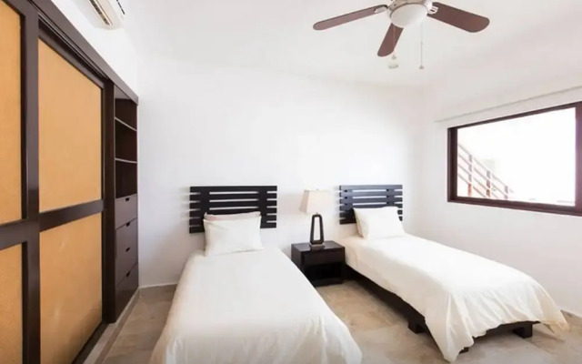 Radiant 2BR PH in private location by Happy Address