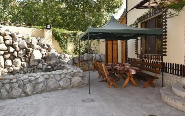 Li-Em Fauna Hostel