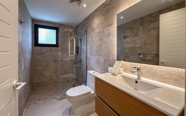 Gorgeous 2 BR Luxury Apartment