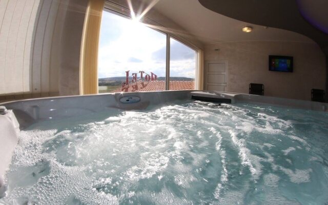 Hotel Lux