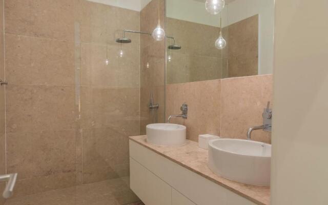 Lovelystay - Cozy Duplex Home in Alfama