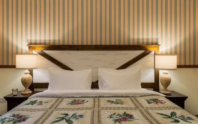 Whispering Pines Lodge