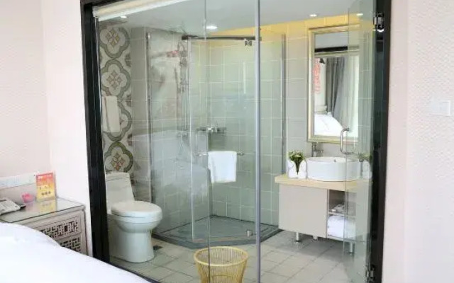 Pai Hotel (Xinchang Qixing Residential District Branch)