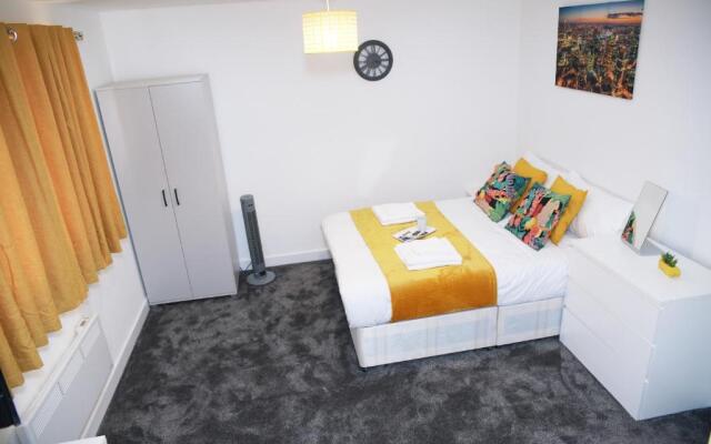 Stunning 2-bed Apartment in Harrow