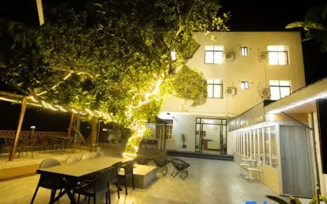 Gunai Good Night Homestay (Wucaitan Branch, Weizhou Island)