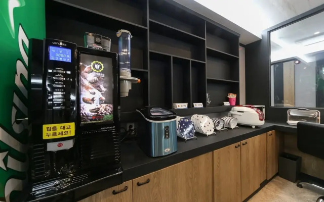 Changwon Bonggok-Dong Hotel Daon