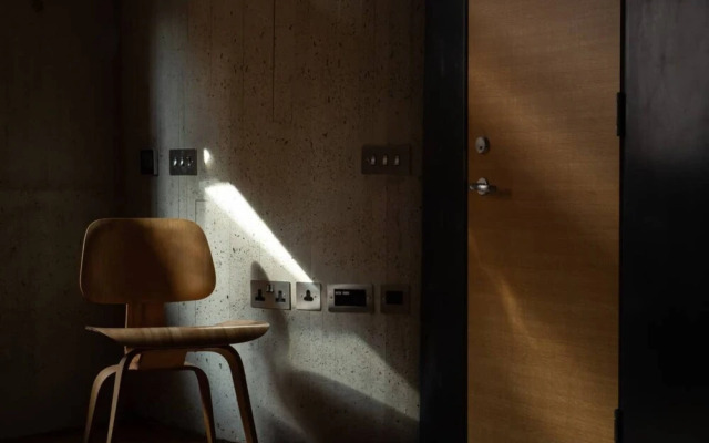 4 Bedroom Architect's Home in Holland Park