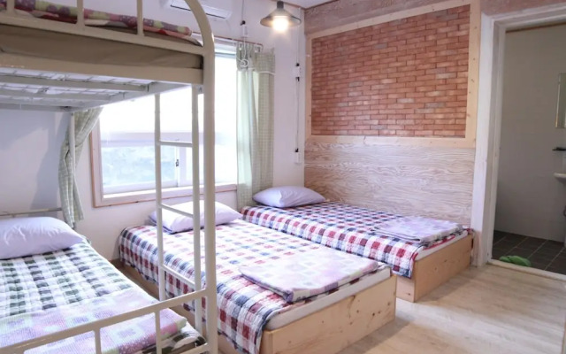 Aria Guesthouse - Hostel