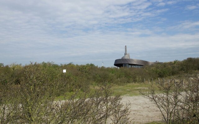 Luxury Holiday Home in Oostvoorne by the Lake