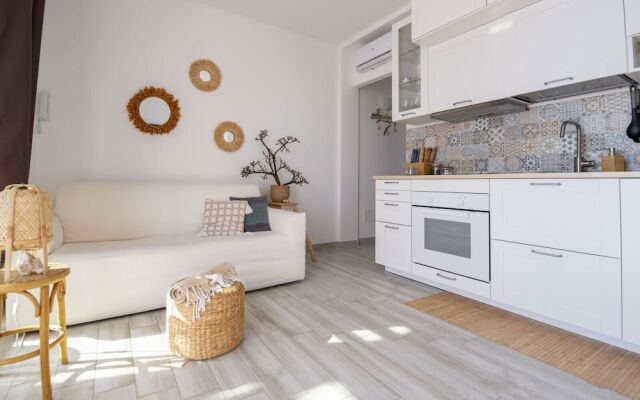 Vera's White Pearl Apartment