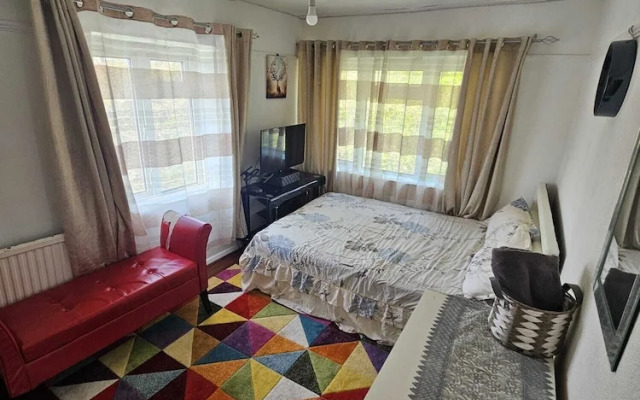 Room-charming London Guest Room With Gar