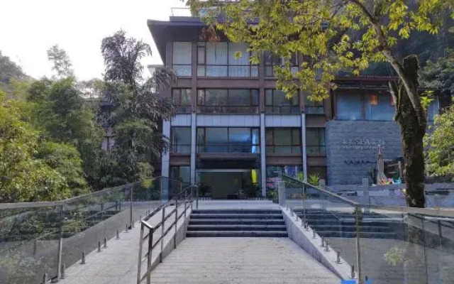 Longsheng Hot Spring Resort
