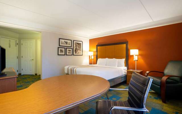 La Quinta Inn & Suites by Wyndham Charlotte Airport South