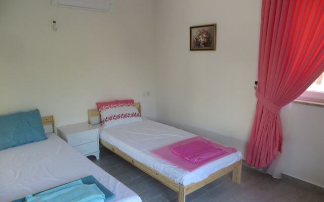 Villasleeps10-pool-bbq-mountainview-ac-parking