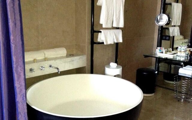 Cineaste Garden Hotel