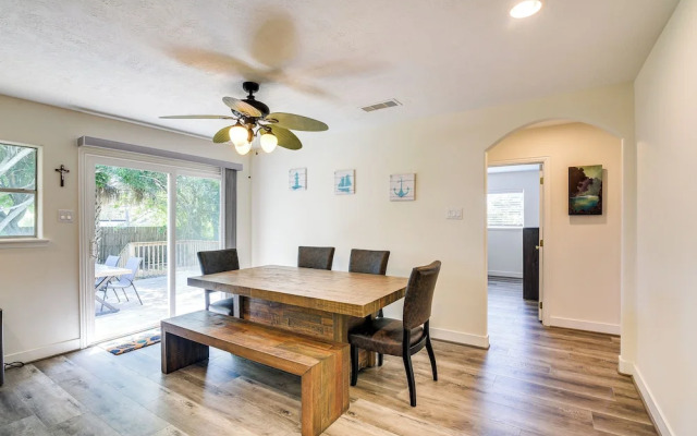 Walk to Beach: Galveston Getaway w/ Deck!