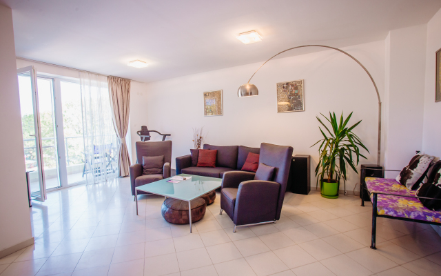 Yassen Mng Apartments
