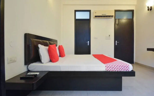 Oyo 32424 Hotel Lavanya