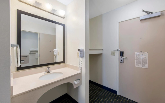 Quality Inn & Suites Clayton, NM