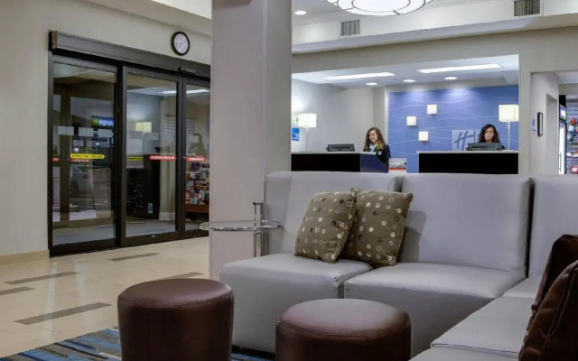 Holiday Inn Express And Suites Meadowlands Area