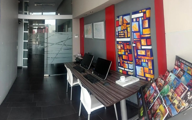 Hotel Block Suites