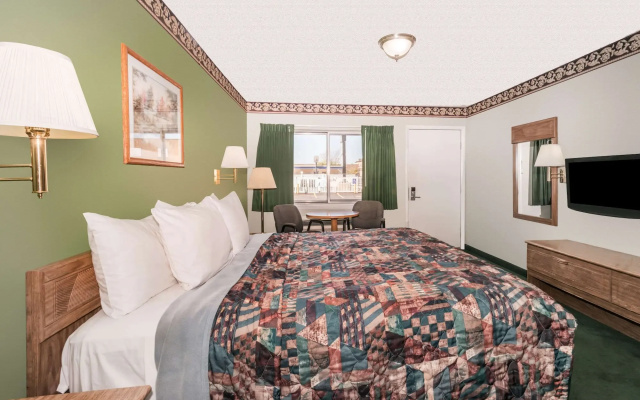 Knights Inn Ottawa