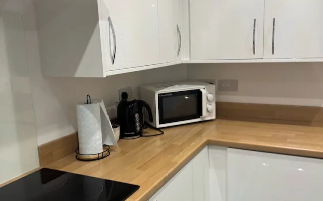 Bright & Cozy Hull Stay