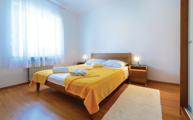 Stunning Home in Mocici With Wifi and 4 Bedrooms