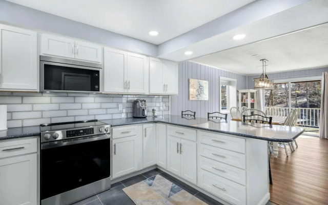 Lakation at the Waters Edge