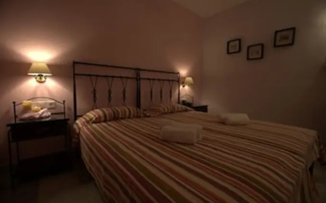 Aphrodite Hotel & Apartments