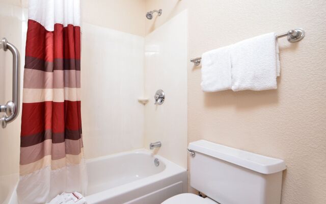 Red Roof Inn Toledo - University