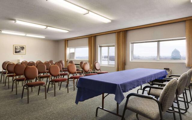 Days Inn by Wyndham Brockville