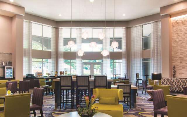 La Quinta Inn & Suites by Wyndham Atlanta Perimeter Medical