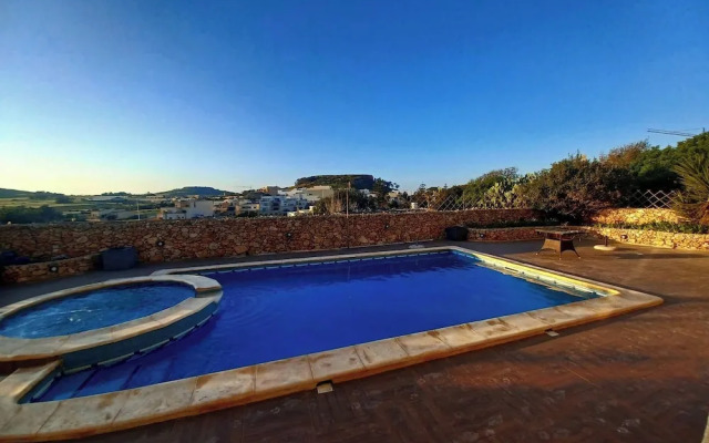 Country Views Villa Victoria