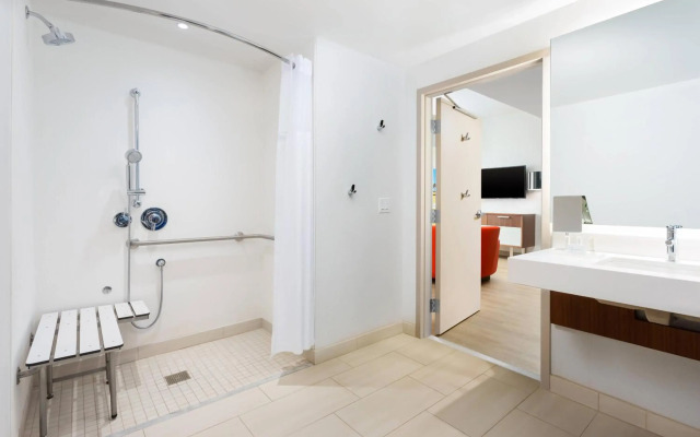Courtyard by Marriott Santa Monica