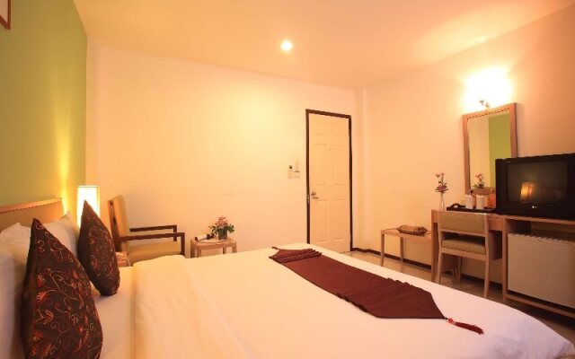 Eiamsiri Resort