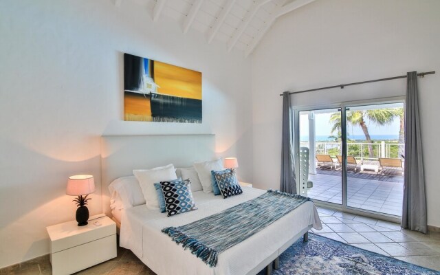 Exclusive Terres Basses Location, Full AC, Salt Water Pool, Wifi, Short Drive to the Beach!