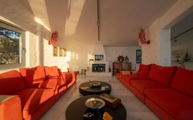 Icarus Luxury Beachfront Villa