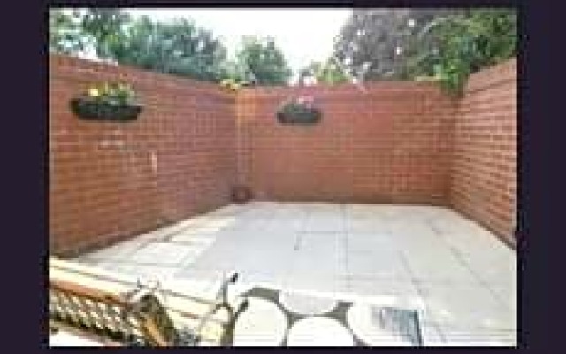 PC LODGE Kingswood ST PRESTON R1