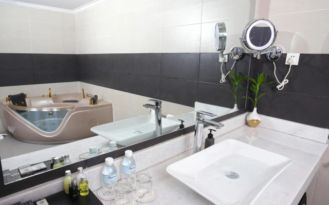 Queenco Hotel & Casino